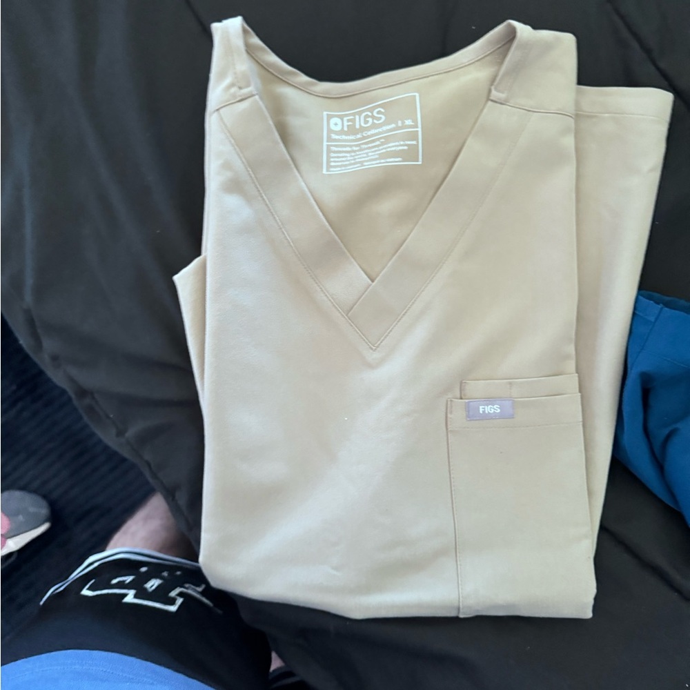 XL men’s scrub  color khaki